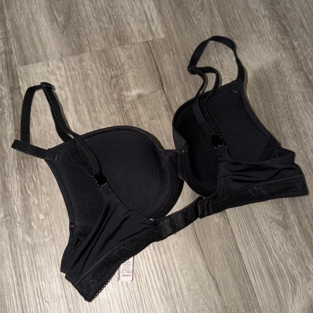 Victoria’s Secret 32B bra